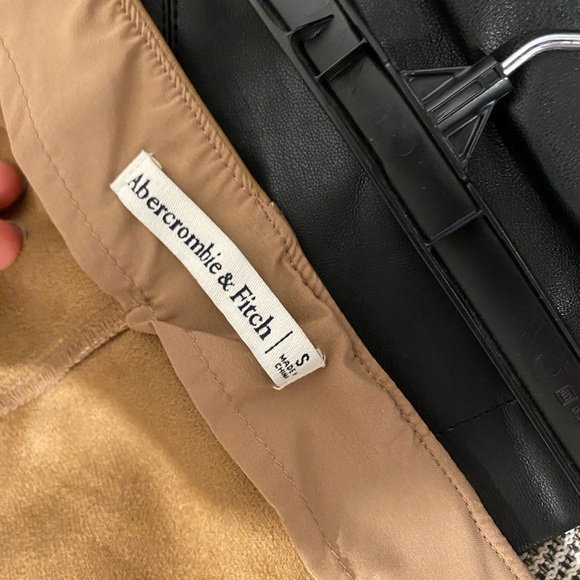 Abercrombie and fitch leather skort. Pristine condition, worn once. Size small - Picture 4 of 4